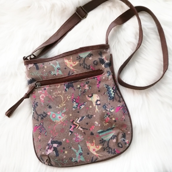 Rue21 Handbags - Rue 21 Bird Canvas Crossbody Bag Zip Faux leather